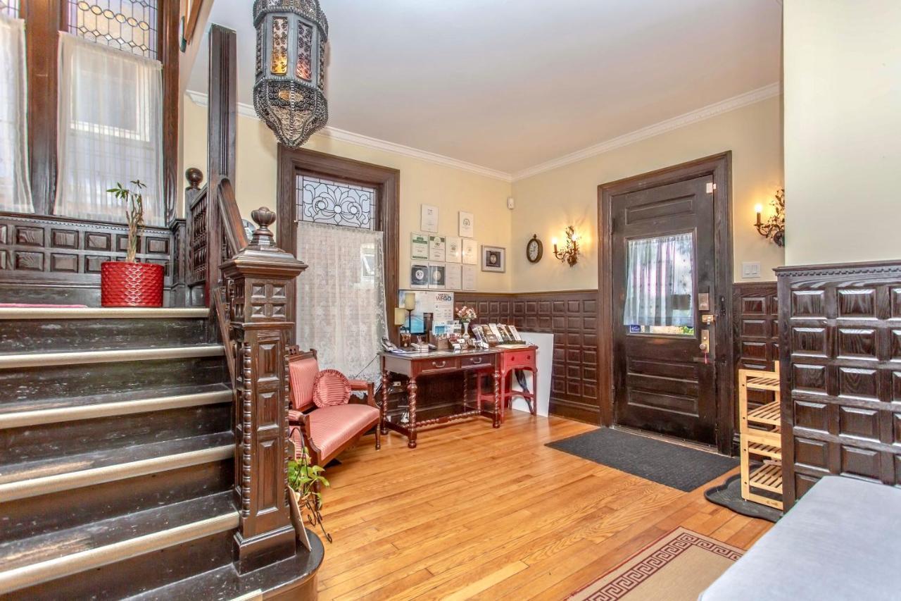 Bed & Breakfast Redwood Niagara Falls