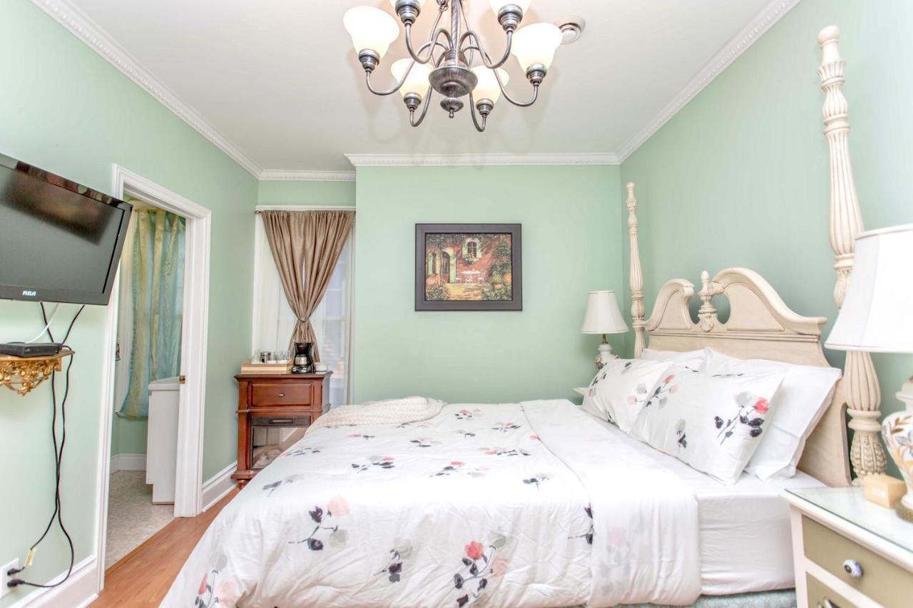 Redwood Bed & Breakfast 3*