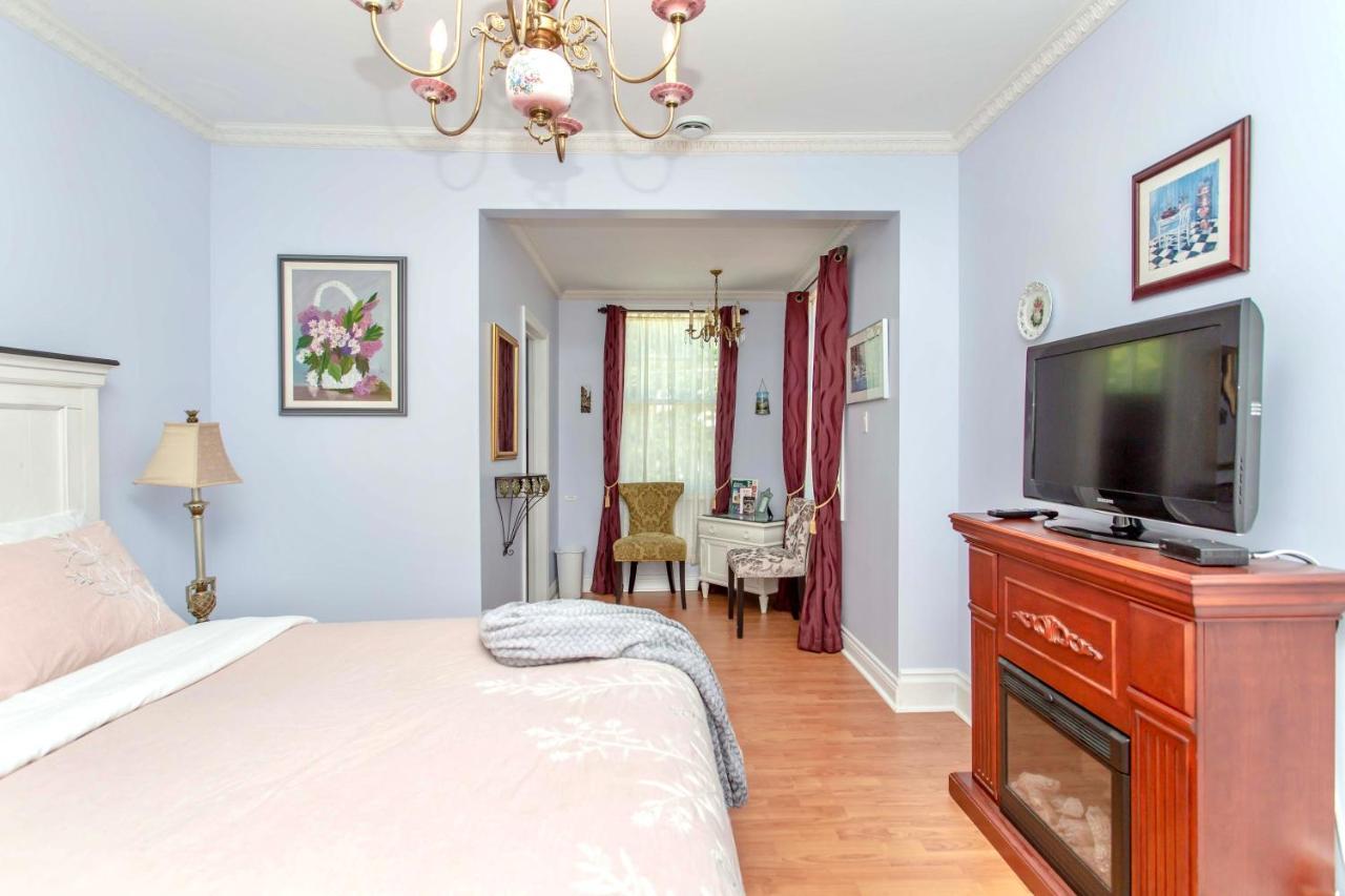 Redwood Bed & Breakfast 3*