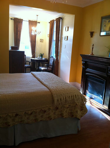 Redwood Bed & Breakfast Niagara Falls
