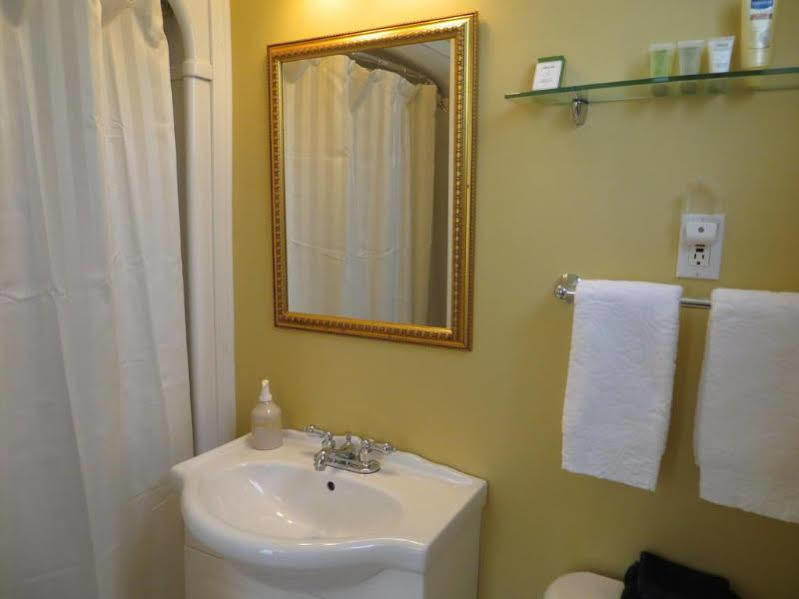 Bed & Breakfast Redwood Niagara Falls