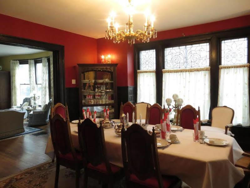 Redwood Bed & Breakfast Niagara Falls