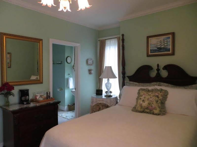 Bed & Breakfast Redwood Niagara Falls