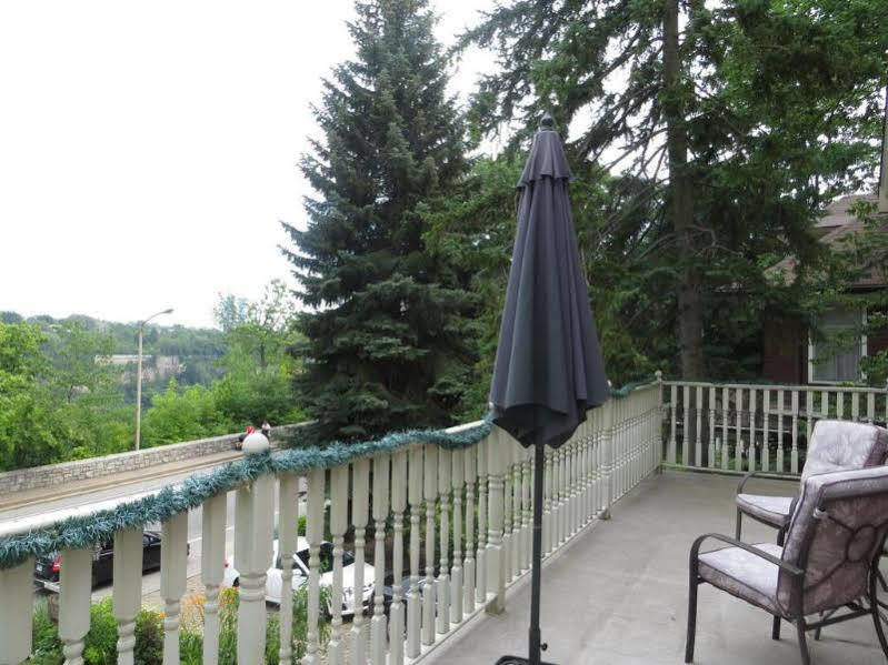 Redwood Bed & Breakfast 3*