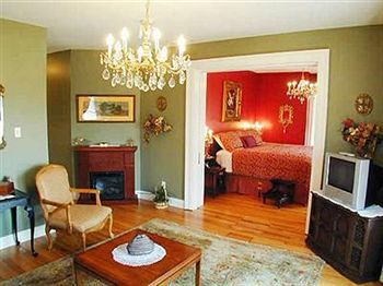 Redwood Bed & Breakfast 3*